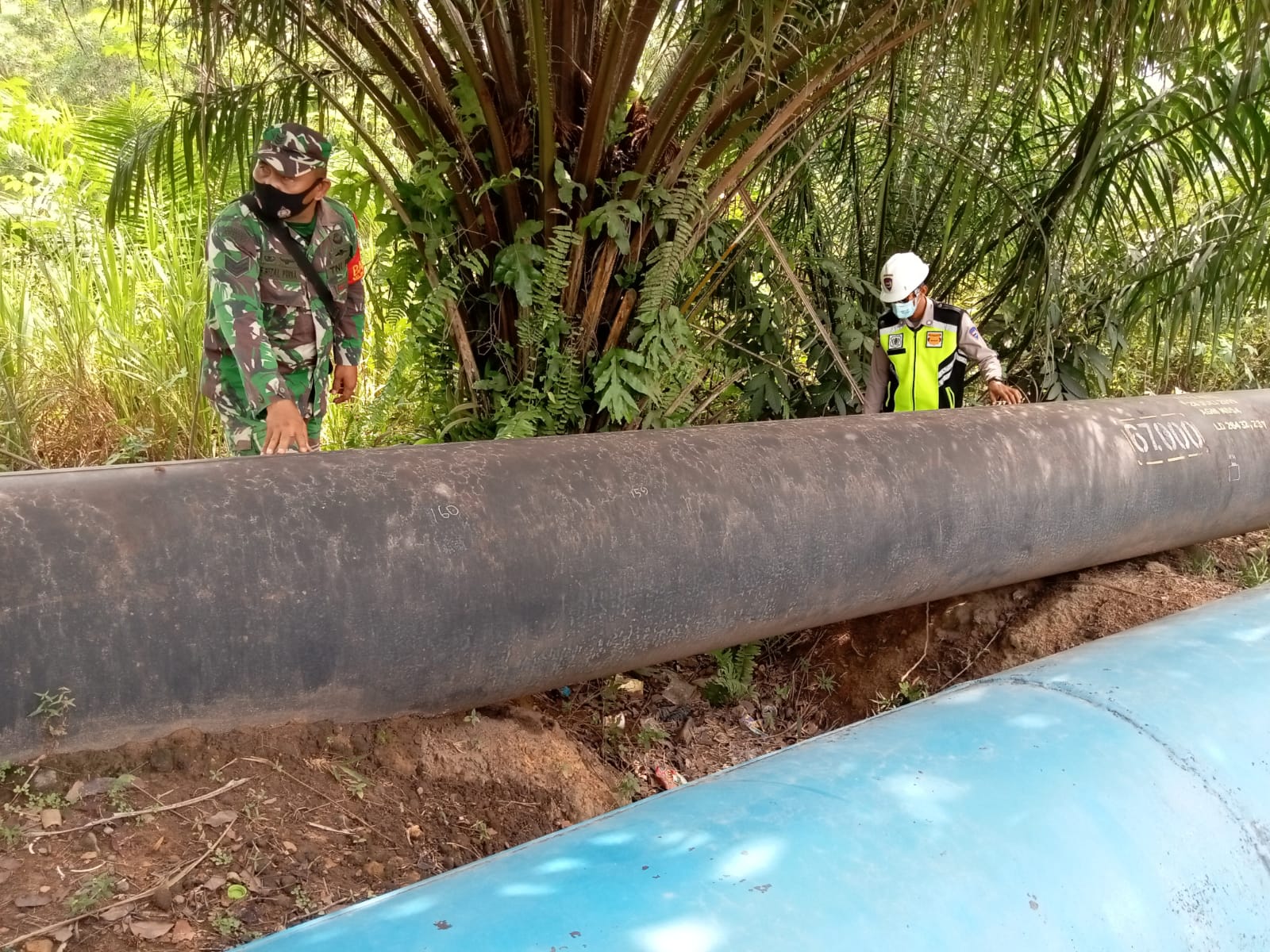 Serka Fahrizal Purba Laksanakan Patroli Pipa PHR di Wilayah Binaannya