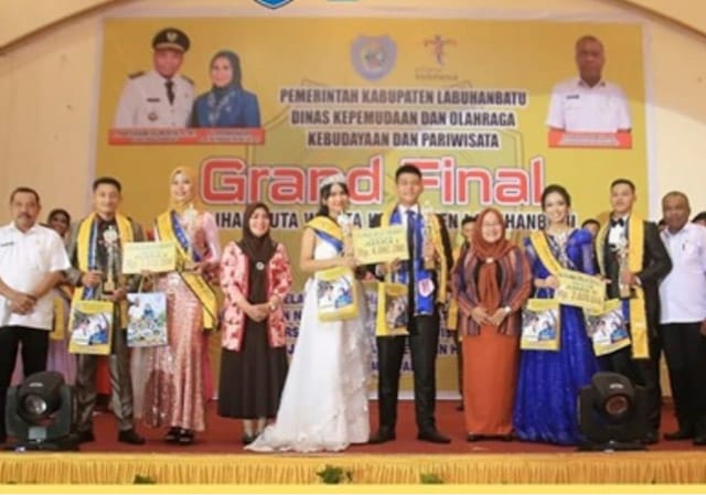 Sekdakab Labuhanbatu Berikan Hadiah Pemenang Duta Wisata 2020