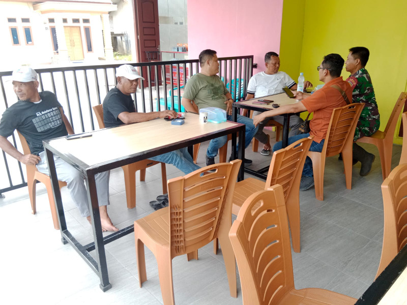 Bersama Dengan Beberapa Perwakilan Tokoh, Serda Bambang Irwanto Melaksanakan Giat Komsos