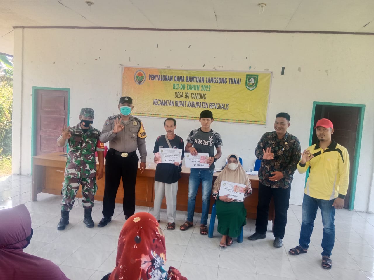 Pemdes Sri Tanjung Kecamatan Rupat, Salurkan BLT Kepada 79 Orang KPM