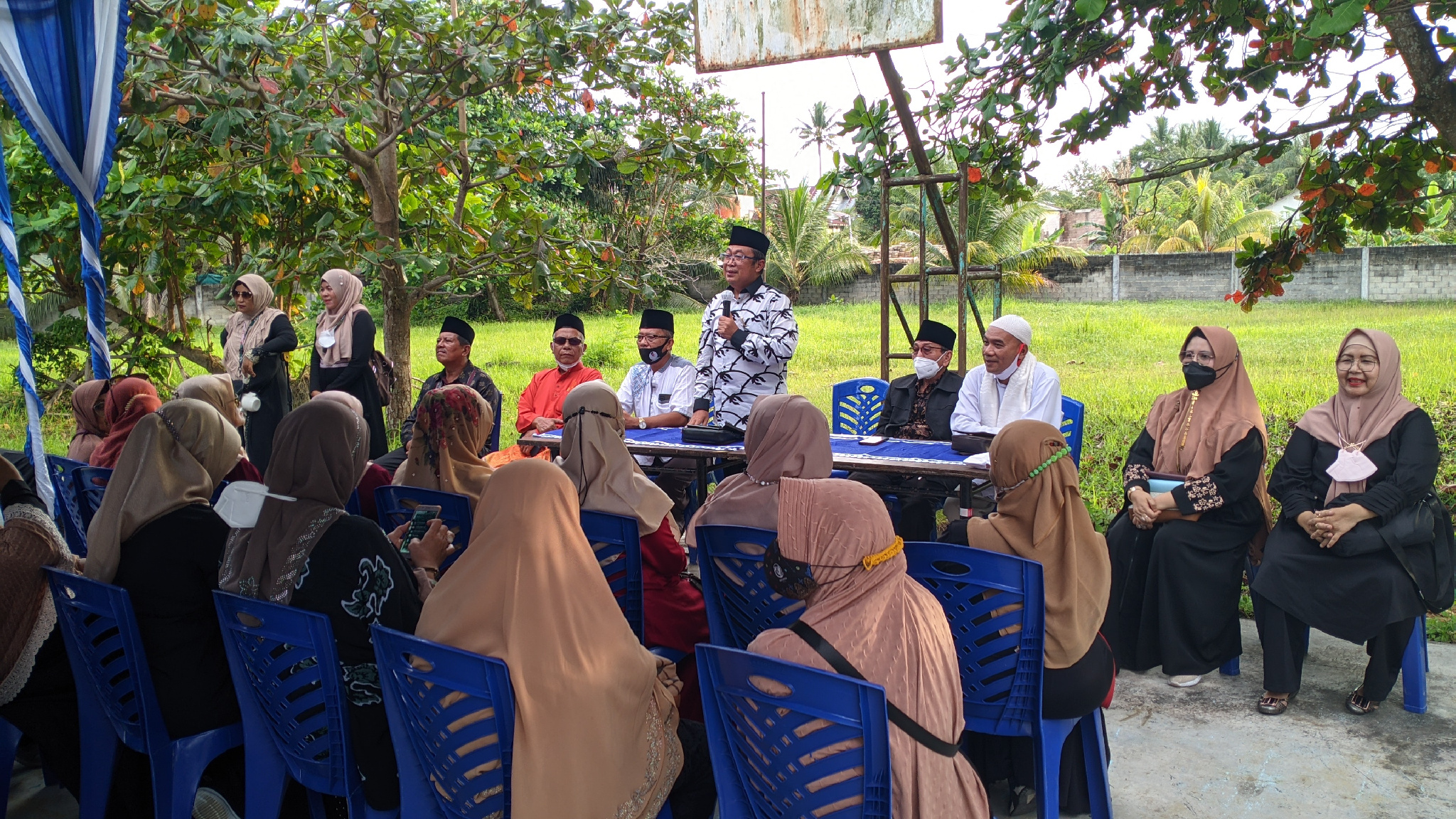 Dilepas Oleh Pembina, IKS Dumai Memulai Gathering Keluarga dan Wisata Religi