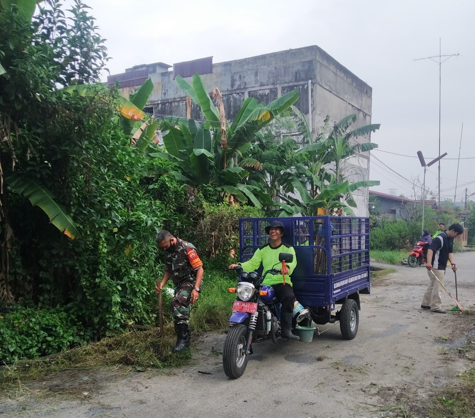 Sosialisasi Protokol Kesehatan dan Gotong Royong Oleh Peltu Wawan