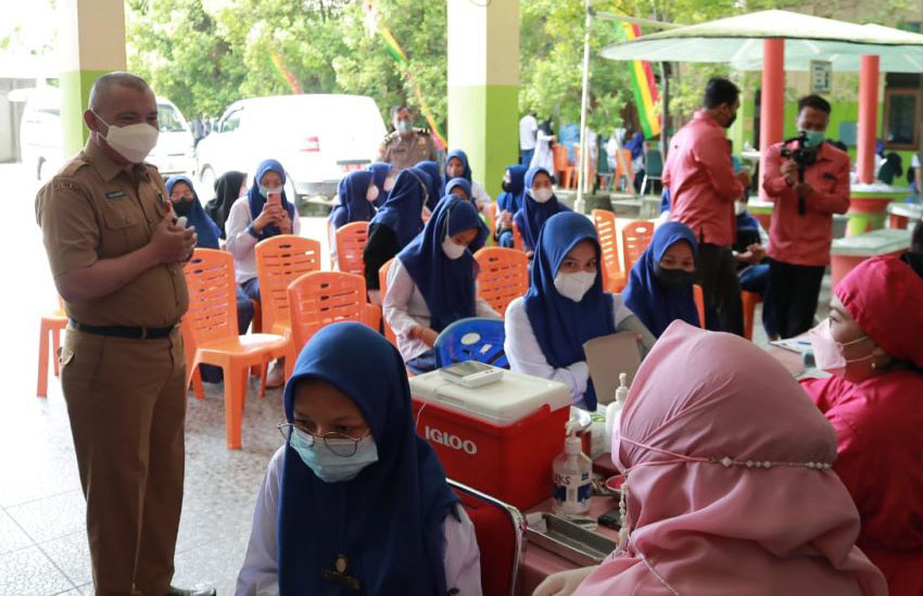 5.000 Guru dan Siswa SMK Swasta di Pekanbaru Disuntik Vaksin