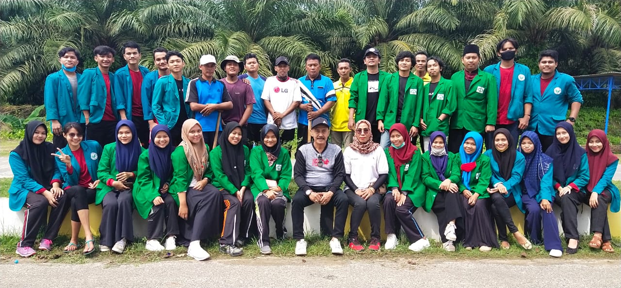 Lurah Aek Paing Melaksanakan Kegiatan Tanam Pohon di Sabtu Hijau