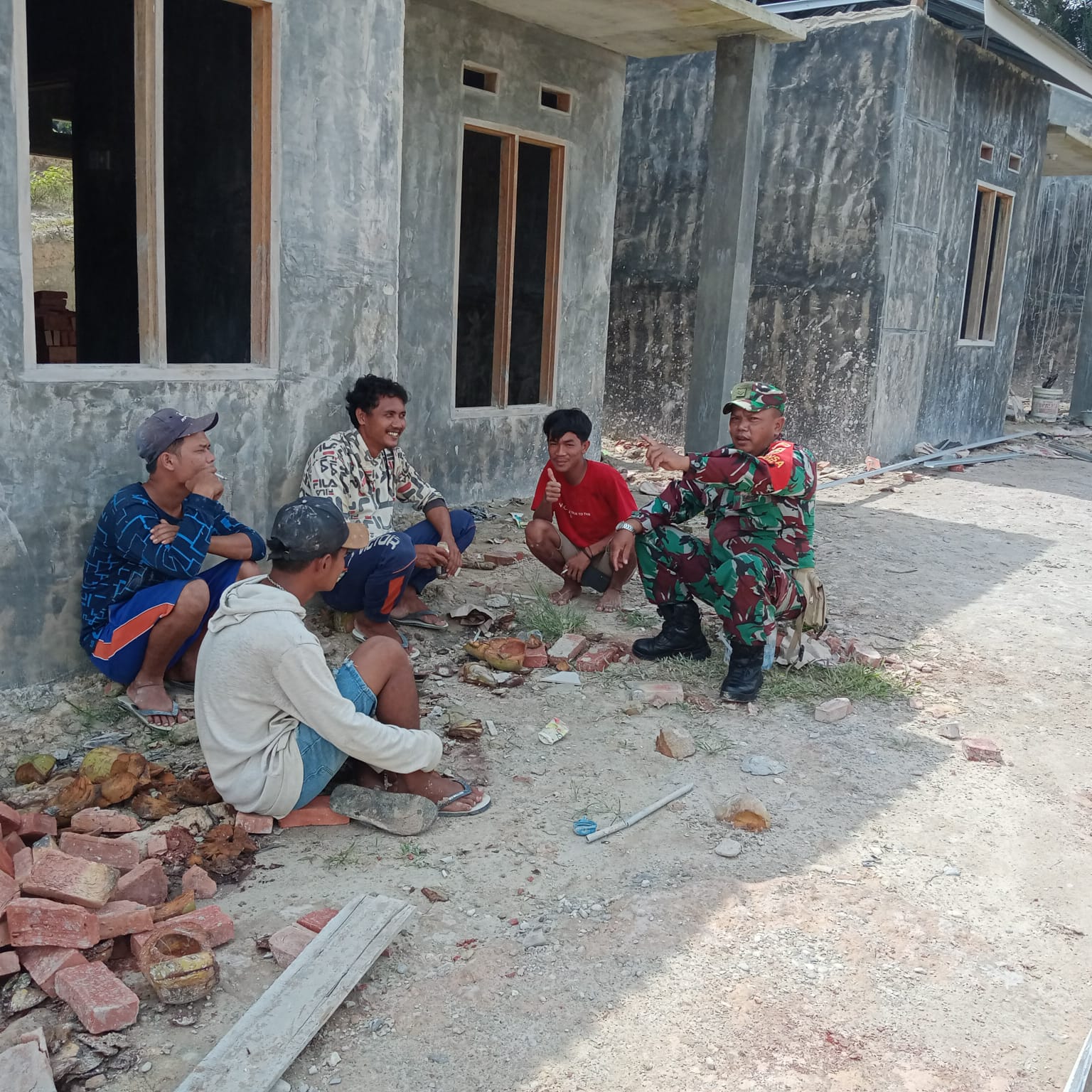 Pelaksanaan Komsos Oleh Sertu Sareh