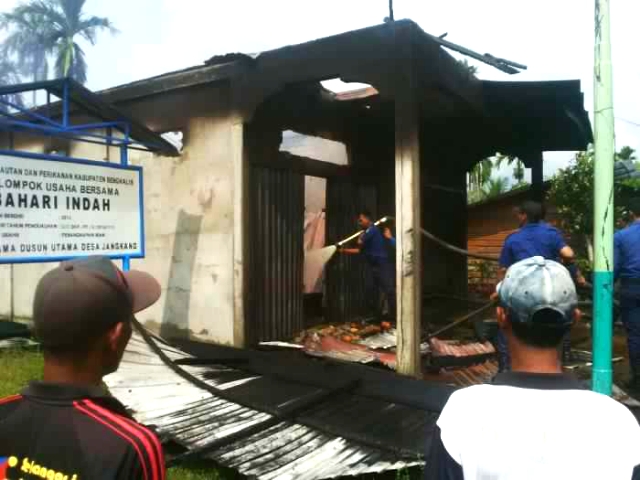 Dua Kios di Jangkang, Bengkalis Terbakar
