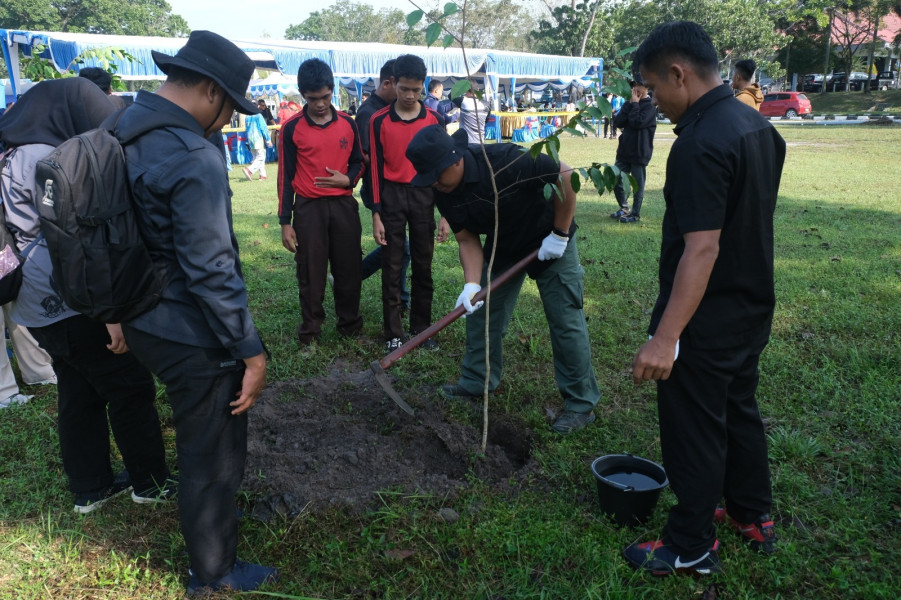 Peduli Kelestarian Alam Untuk Masa Depan Yang Baik, Dandim 0320/Dumai Hadiri Kegiatan Ecowalk-II