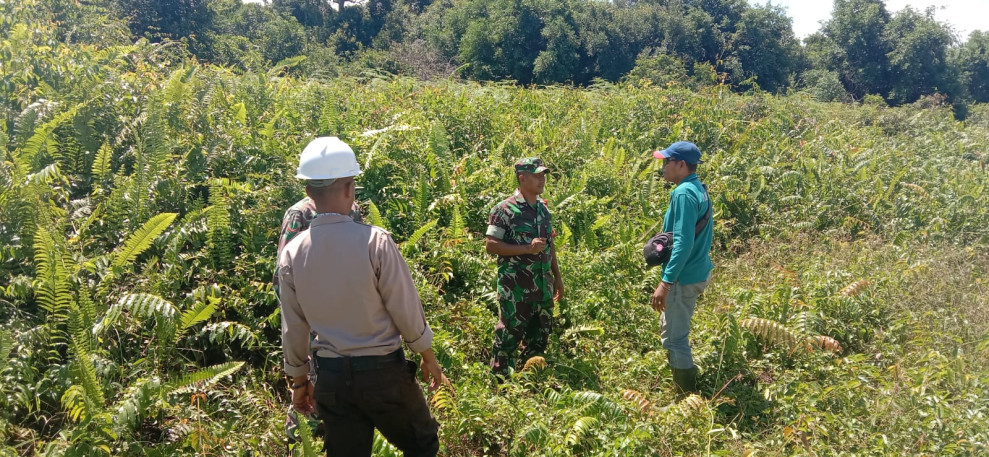 Giat Babinsa Koramil 06 Merbau Menghimbau Masyarakat Agar Waspada Terhadap Karhutla