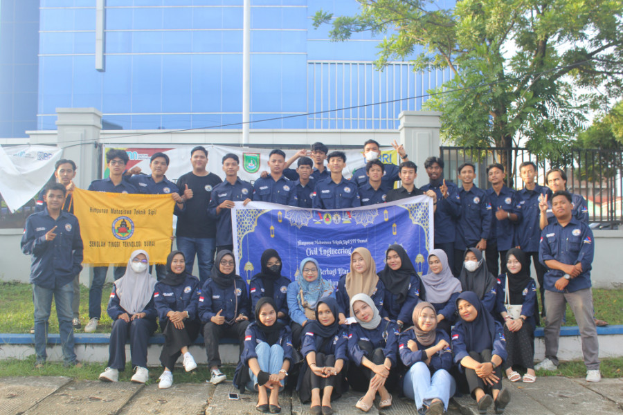 Mahasiswa Civil Engineering 22 Gelar Bukber dan Berbagi Takjil