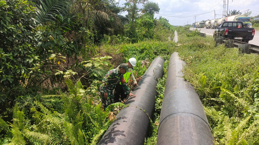 Patroli Rutin Untuk Mencegah Pencurian Minyak Oleh Serda M Andi Darmawan Serta Security Pertamina