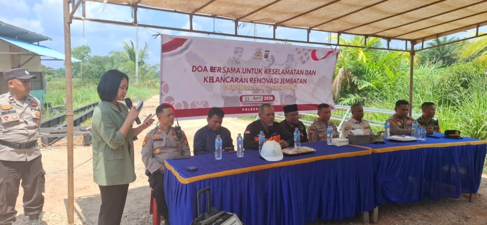 Dukung Perbaikan Infrastruktur di Sungai Sembilan, Polres Dumai dan Warga Gelar Doa Bersama