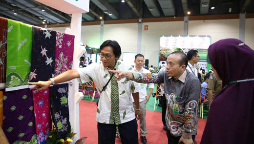 Warna-warni Batik Bono Meriahkan Pameran Indogreen Expo 2017