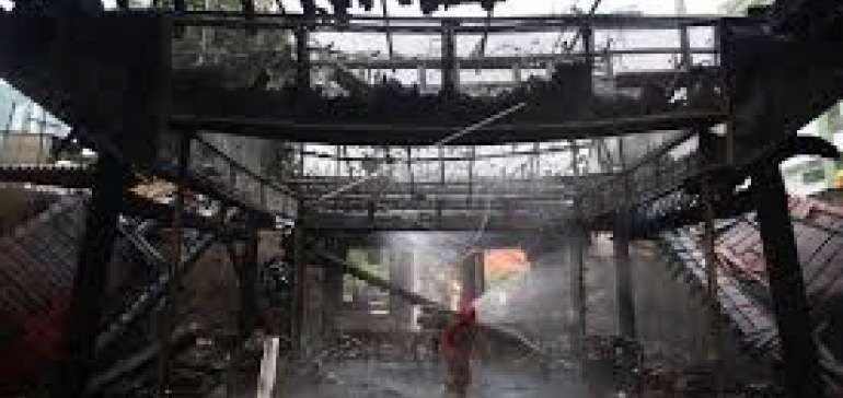 Lima Petak Bangunan di STMIK Dumai Ludes Terbakar
