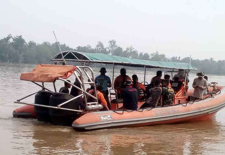 Satgas TMMD Kodim 0314/Inhil dan Pol Air Serta Basarnas Sisir Sungai Batang Gangsal Cari Winanda