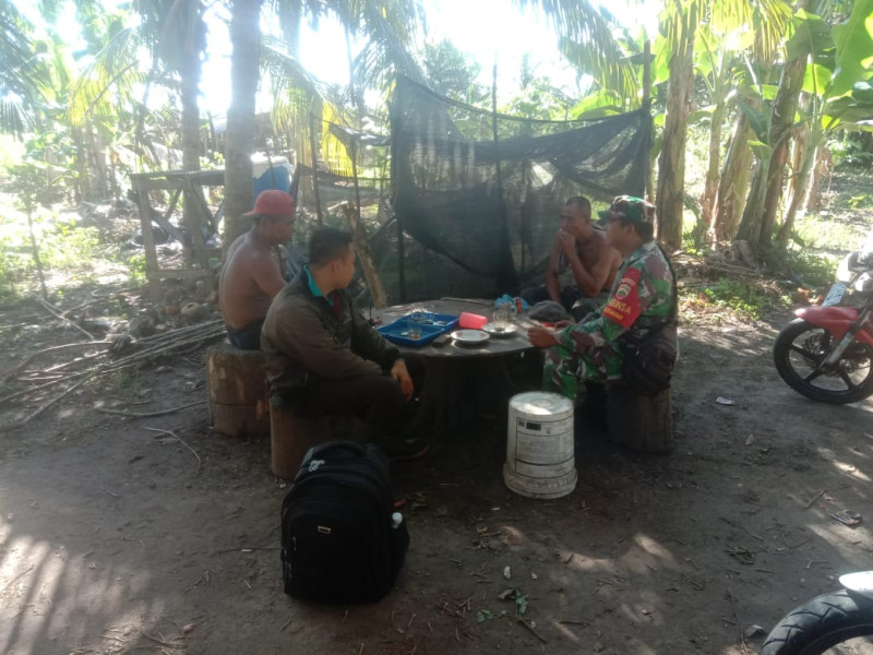 Perkuat Sinergitas Cegah Karhutla, Serda Cerzakatno Sambangi Masyarakat