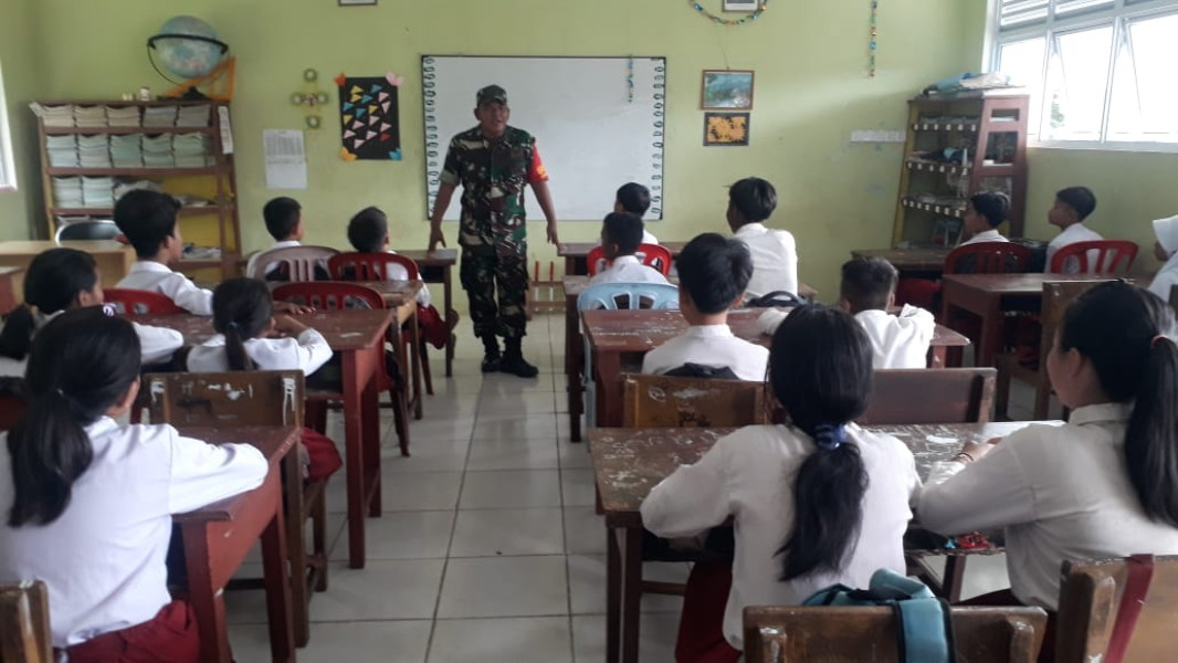 Babinsa Koramil 06 Merbau Pelda A Nababan Laksanakan Giat Penanaman Nilai-nilai Pancasila