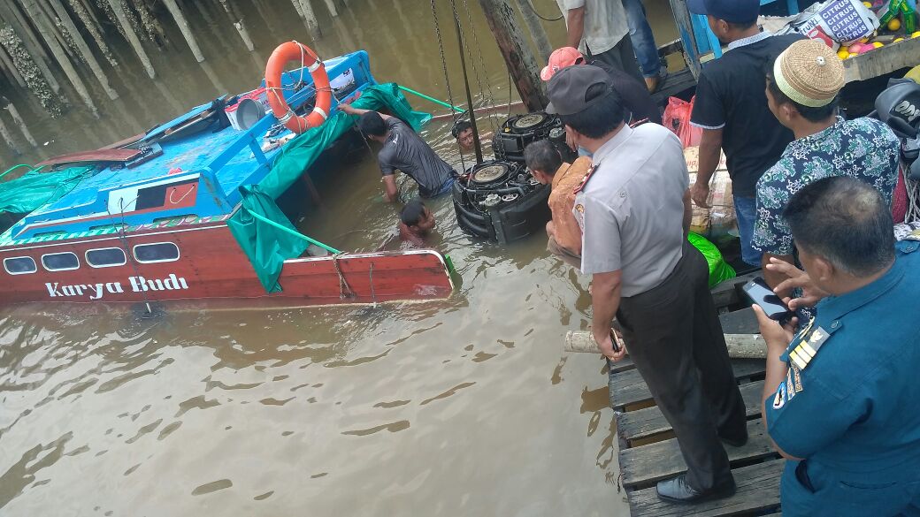 Terhantam Kayu, Speedboat di Inhil Tenggelam