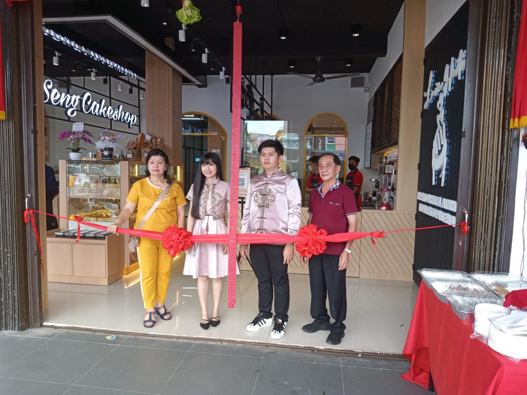 Meriahnya Grand Opening Yak Seng Cake Shop dan Kopi Lain Hati di Tanjungpinang