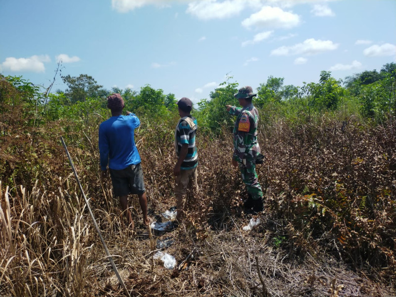 Serda Iwan Sahputra Gelar Patroli dan Sosialisasi Cegah Karhutla di Wilayah Binaan