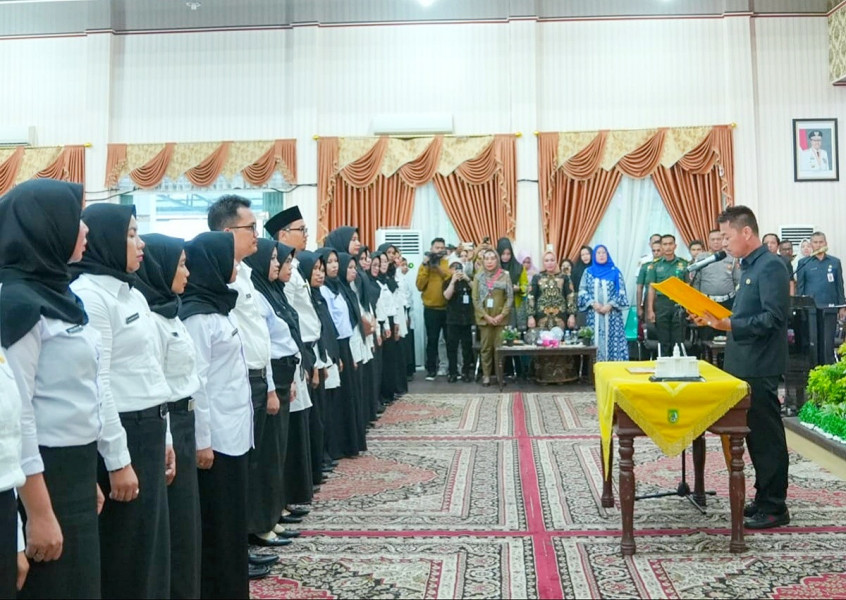 Bupati Rohil Serahkan SK Pengangkatan P3K Formasi Kesehatan, Sekaligus Sumpah Jabatan Guru PNS