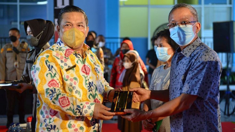 Sekdaprov Riau Tinjau Vaksinasi Serentak Polda Riau