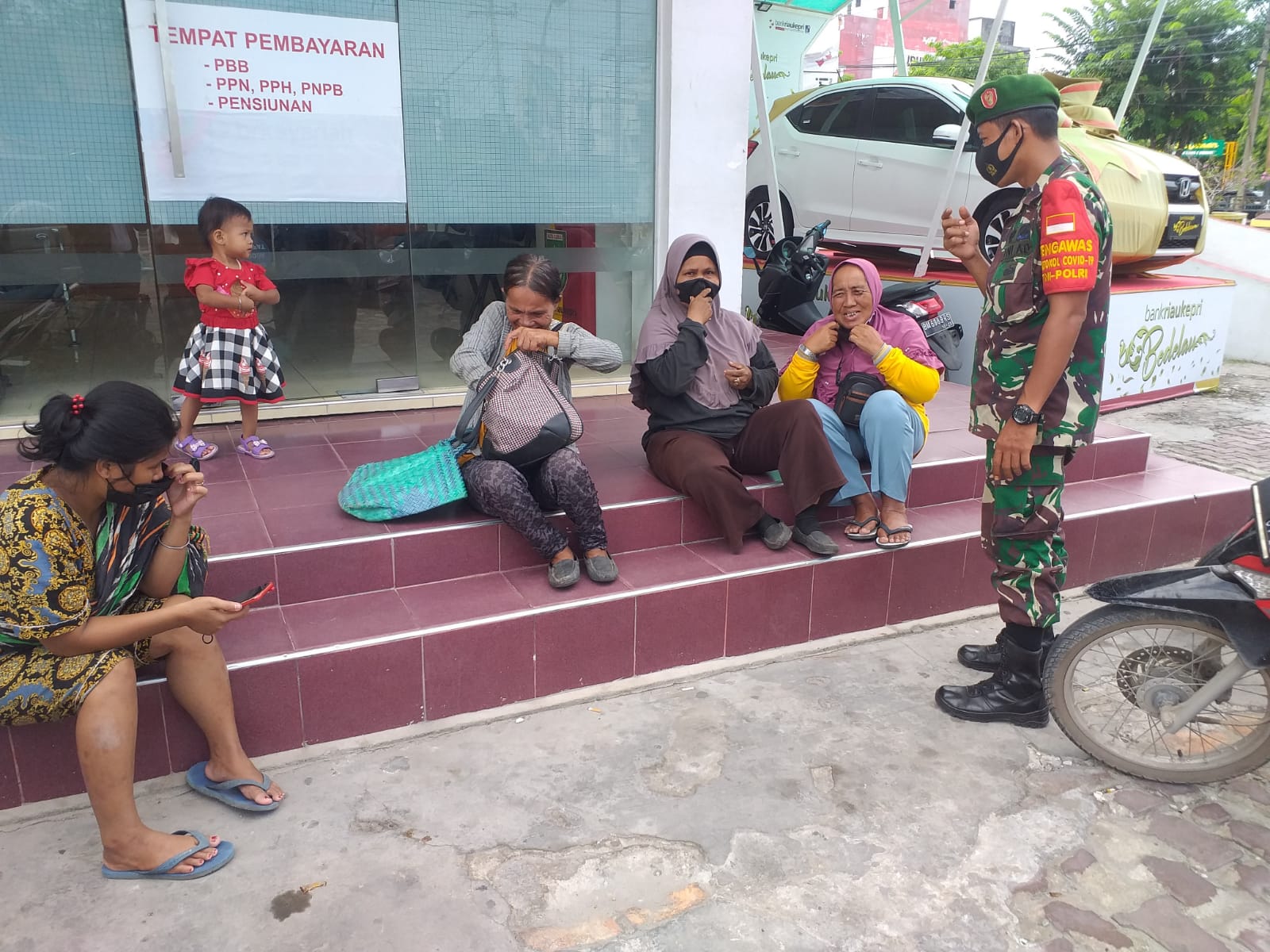 Babinsa Kelurahan STDI Ingatkan Bahaya Covid-19