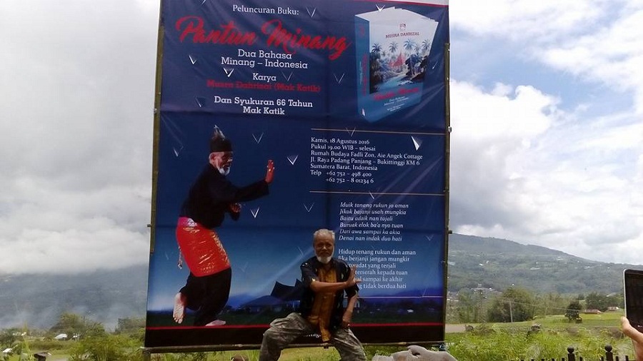 Mantap...!!! Buku 5000 Pantun Minang Karya 'Mak Katik' Diluncurkan