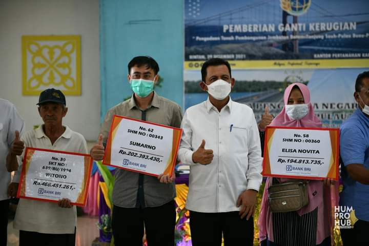 Gubernur Kepri Serahkan Pembayaran Ganti Rugi Lahan di Tanjung Uban
