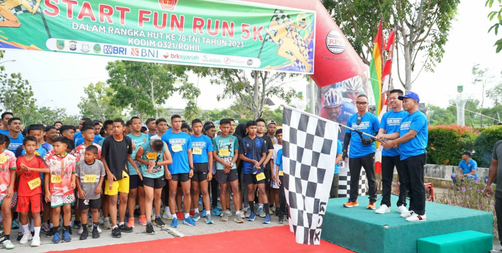 Meriahkan HUT TNI ke- 78 Masyarakat dan Pelajar Ikut Lomba Fun Run 5 Kilometer