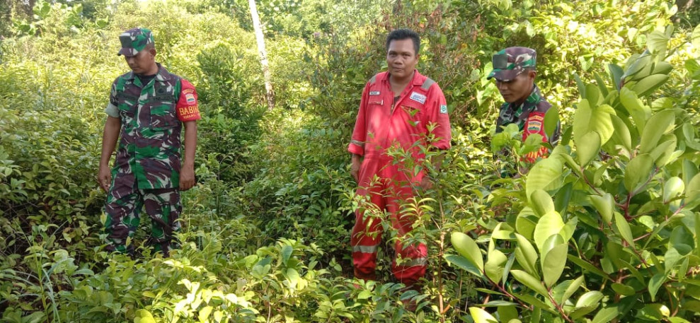 Serda Edi Saputra Bersama Masyarakat Laksanakan Patroli Cegah Karhutla