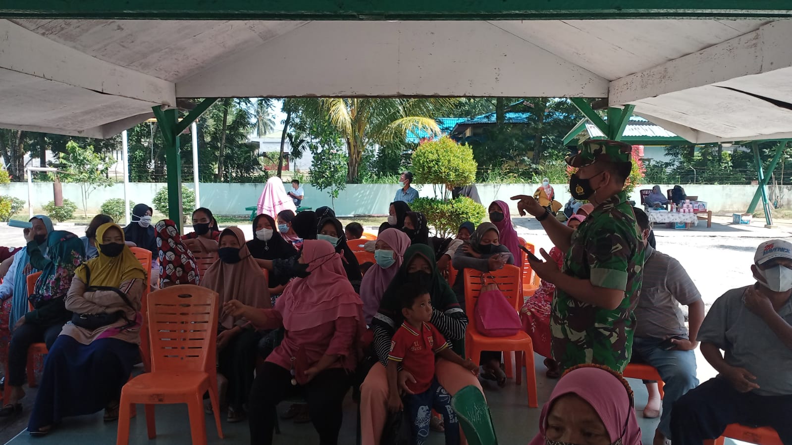 Walau Libur, Koramil 02/Bukit Kapur Tetap Jalankan Program Penyaluran