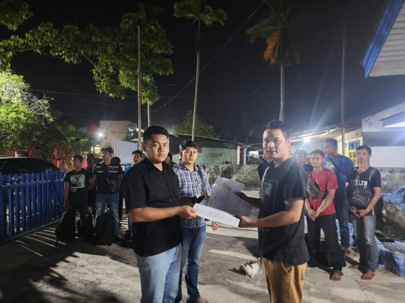 Petugas BC dan Reskrim Polres Rohil Serahkan 15 Calon TKI Ilegal ke Kantor Pos BP2MI Kota Dumai