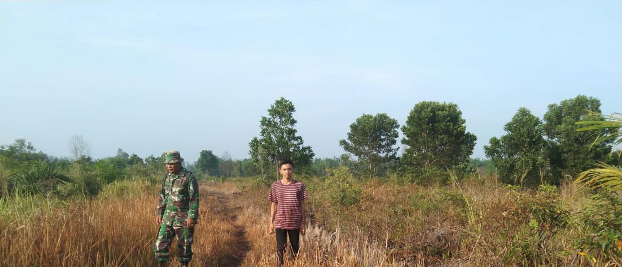 Pastikan Tidak Ada Karhutla, Serda Harmaini Laksanakan Patroli