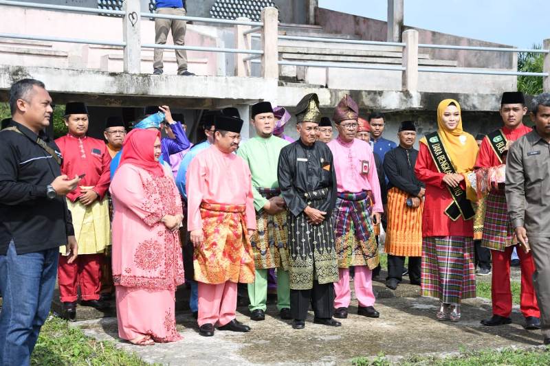 Gubri Hadiri Puncak Festival Mandi Safar di Pantai Tanjung Lapin Rupat Utara
