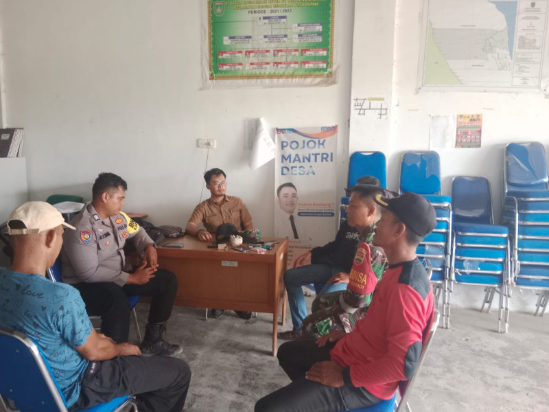 Babinsa Koramil 03 Sungai Sembilan Jalin Silaturahmi dengan Tokoh Pemuda dan Masyarakat Melalui Komsos