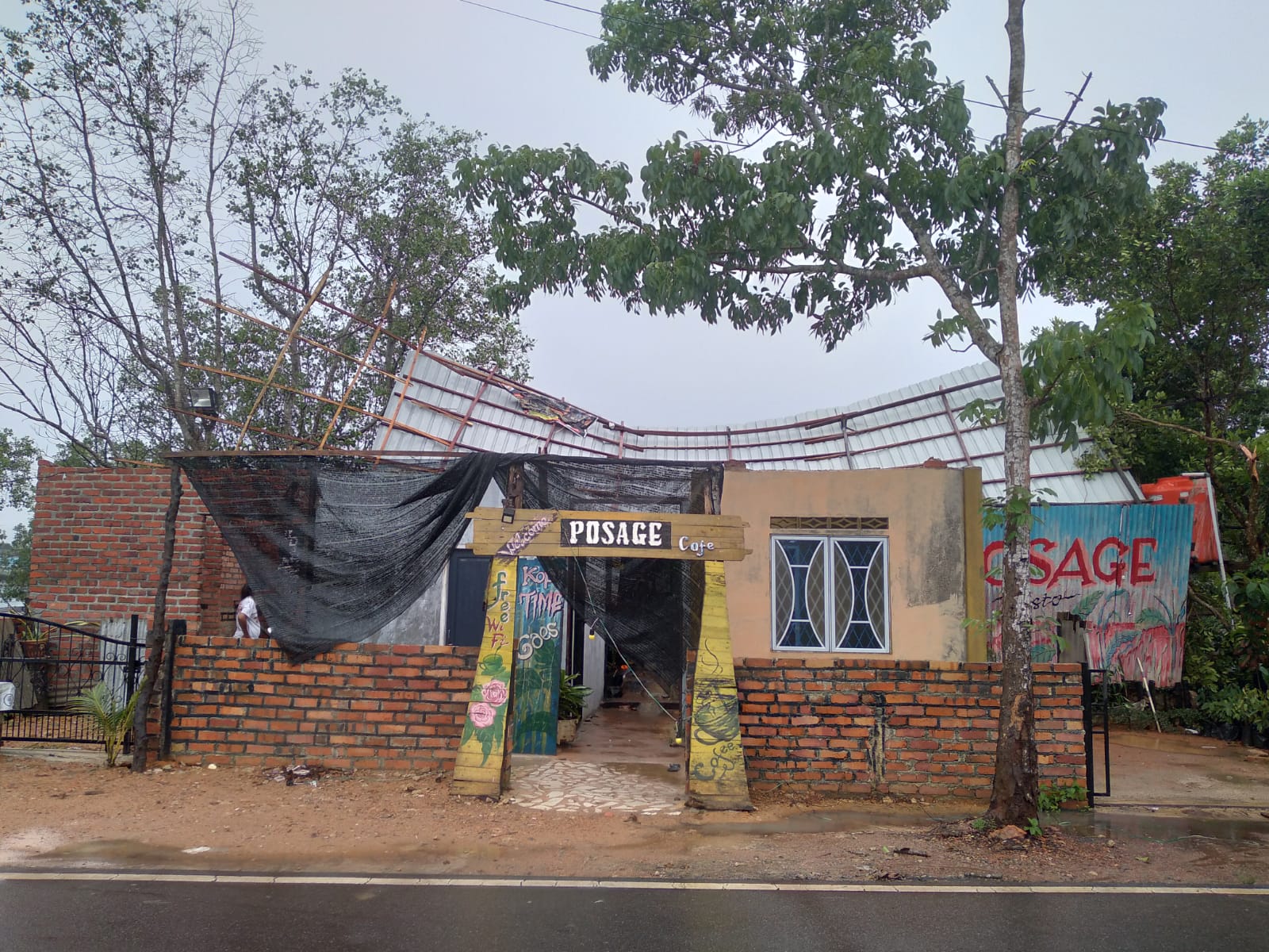 Dua Unit Rumah dan Cafe di Tanjungpinang Rusak Diterjang Angin Ribut
