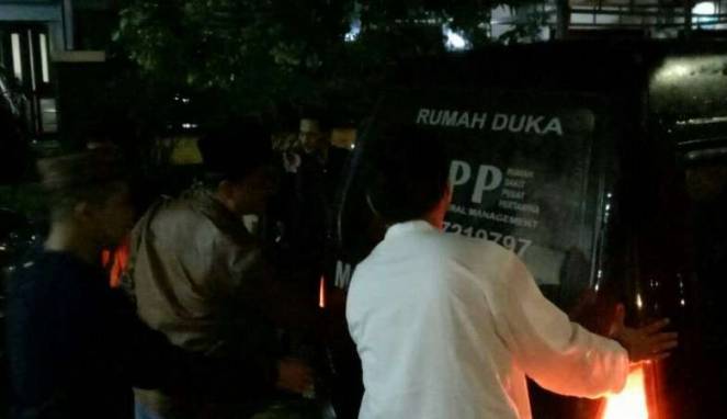 Jenazah Ketua KPU Husni Kamil Manik Tiba di Kediaman