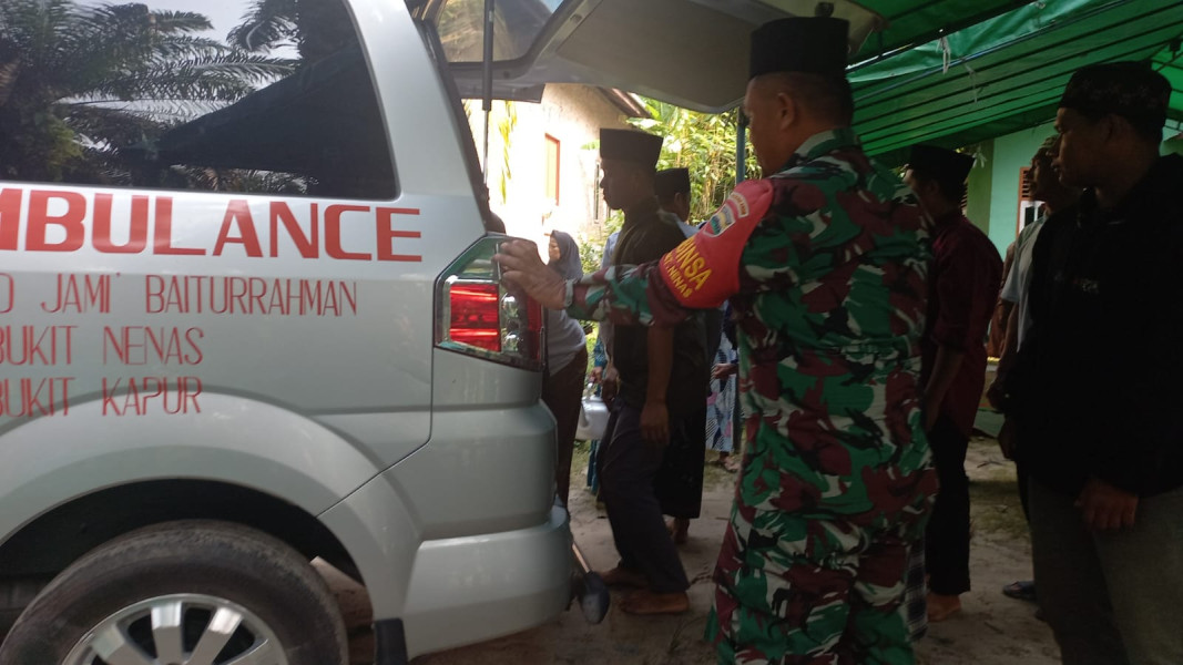 Turut Berduka Cita, Sertu Roni Sandra Datang Melayat ke Rumah Duka