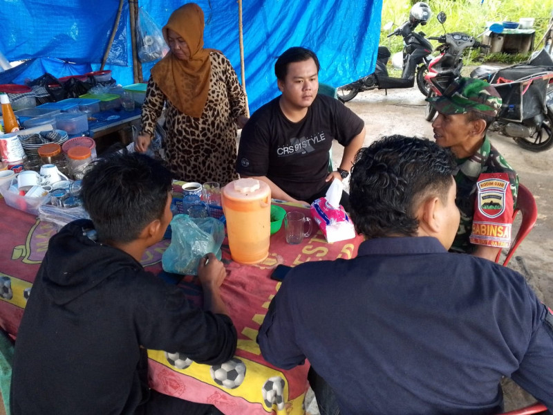 Sertu Nono S. Ajak Pedagang Jalanan Bukit Batrem Jaga Ketertiban