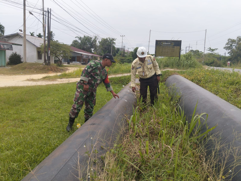 Babinsa Koramil 02/BK Sosialisasi Keamanan Jalur Pipa PT PHR di Dumai