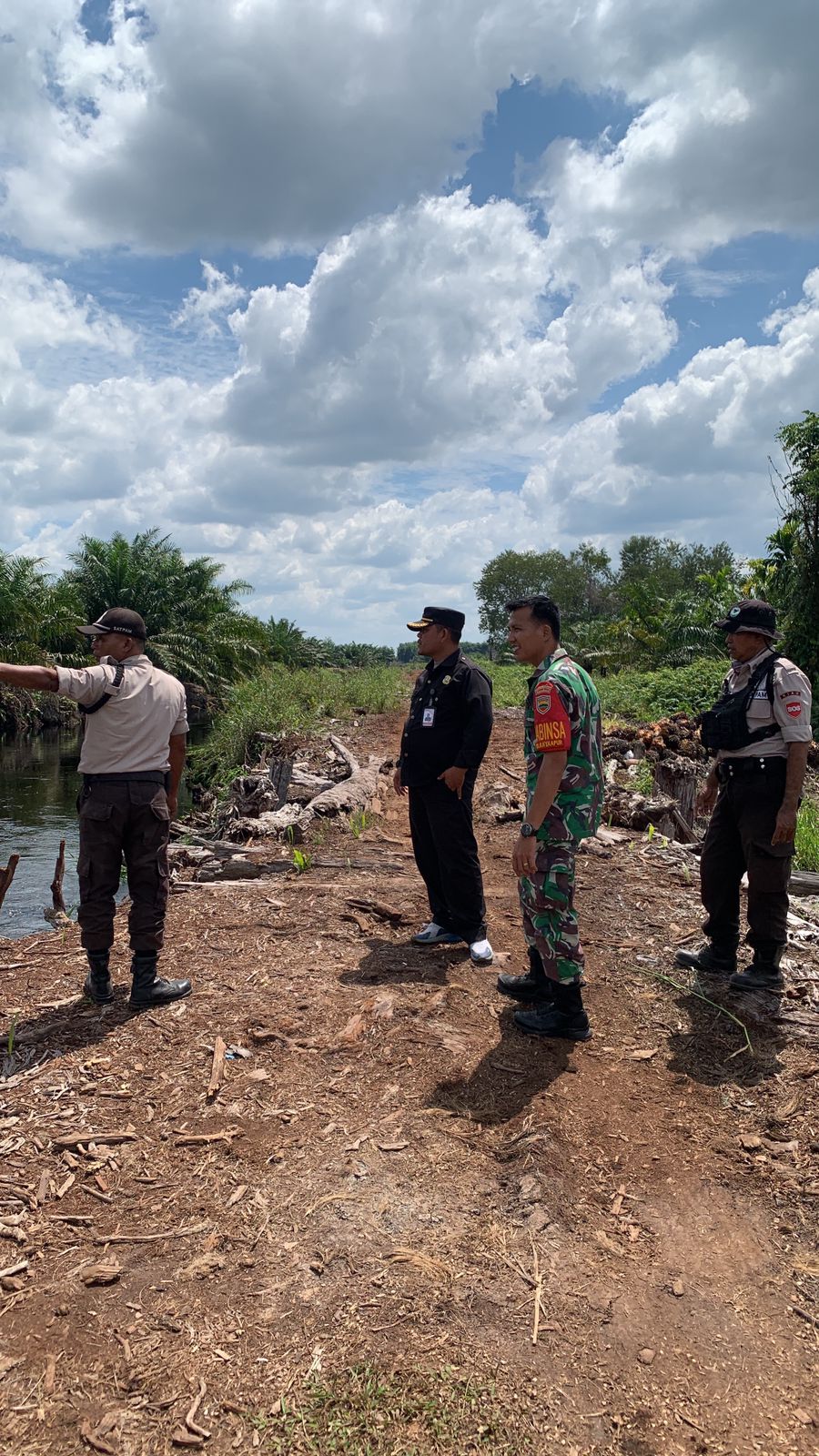 Serka Tomy Berikan Edukasi Kepada Security dan Masyarakat Terkait Pencegahan Karhutla