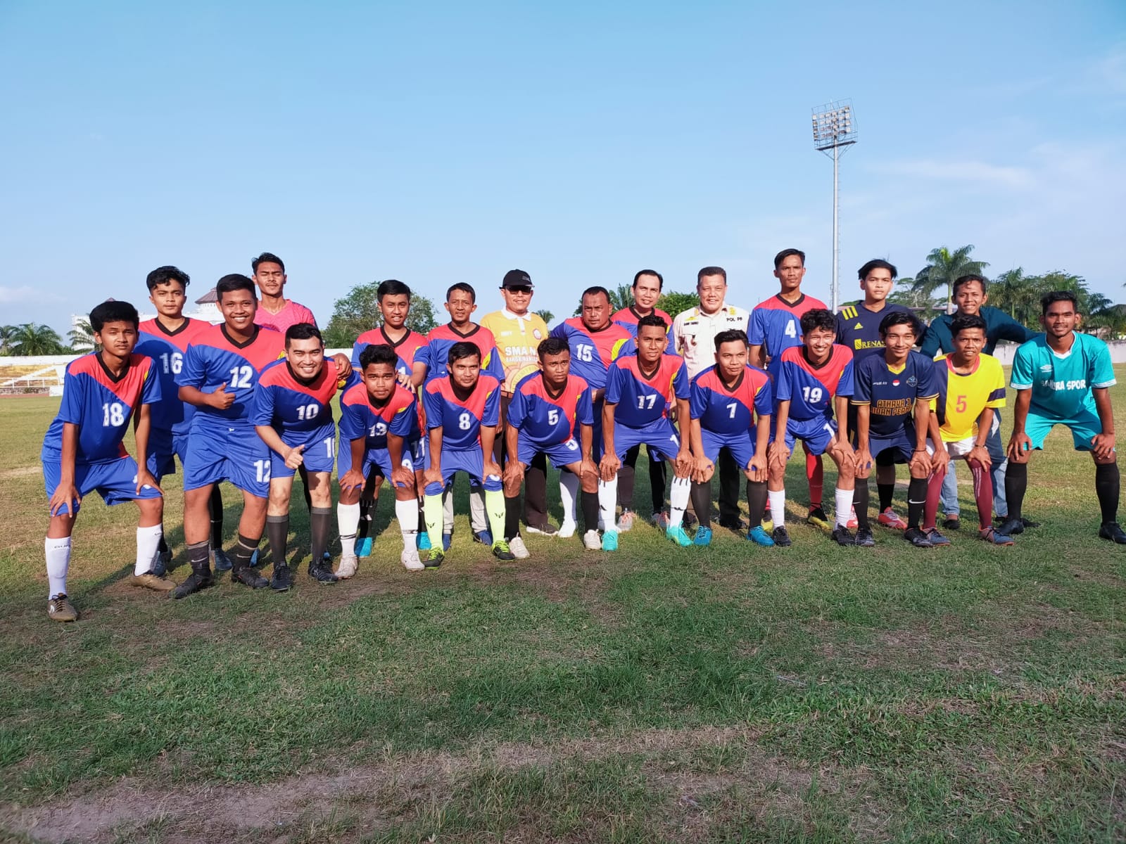 JMSI Kampar Seusai Dilantik, Adakan Pertandingan Persahabatan Sepak Bola dengan Dandim 0313/KPR