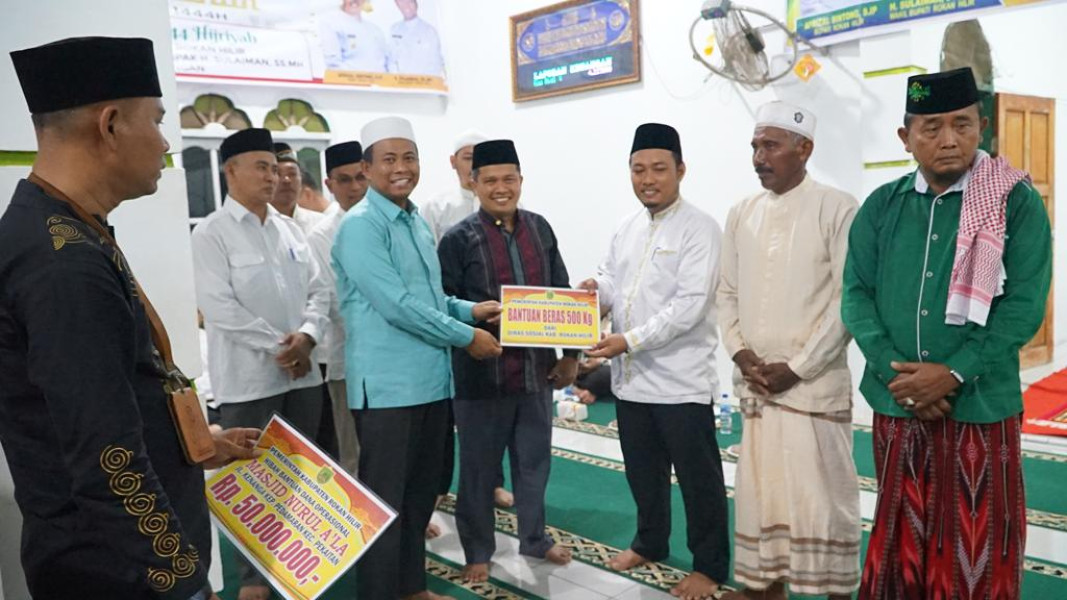 Wabup Rohil H Sulaiman Serahkan Berbagai Bantuan Safari Ramadhan di Pekaitan
