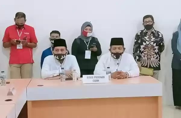 Pendaftar Pertama, Ratusan Massa Antarkan ROJA ke KPU Labuhanbatu