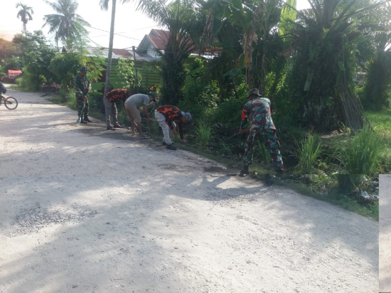 Sertu Nono Bersama Masyarakat Laksanakan Goro