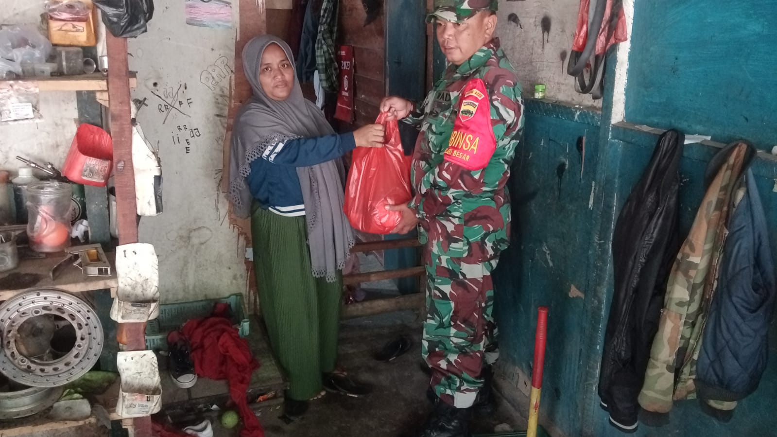 Sertu Sareh Laksanakan Giat Babinsa Masuk Dapur