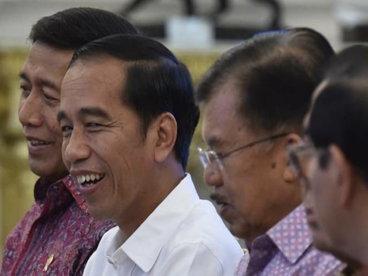 Jokowi Kabulkan Permintaan Kursi Roda untuk Adinda Bulan