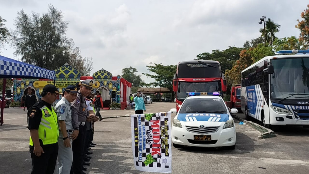 Kasatlantas Polres Bengkalis Sambut Balik Mudik Gratis
