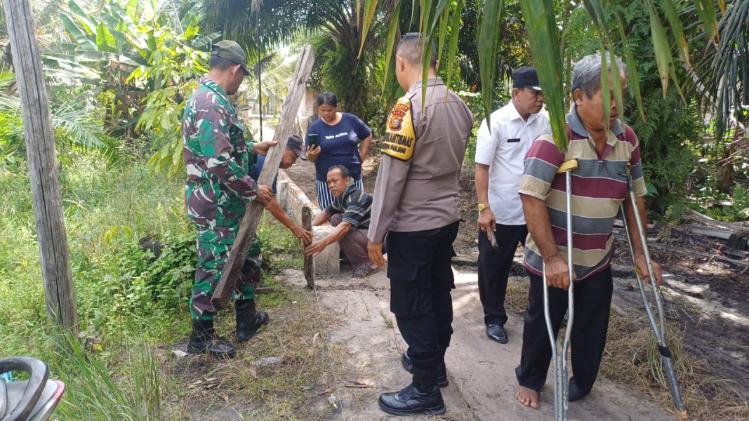 Babinsa Serka M. Aslim Lubis Mediasi Sengketa Sepadan Tanah di Kelurahan Gurun Panjang