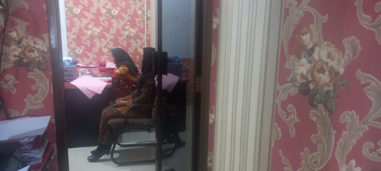 Kepsek dan Guru Honorer SDN 2 Mandau Jalani Pemeriksaan di Kejari Bengkalis